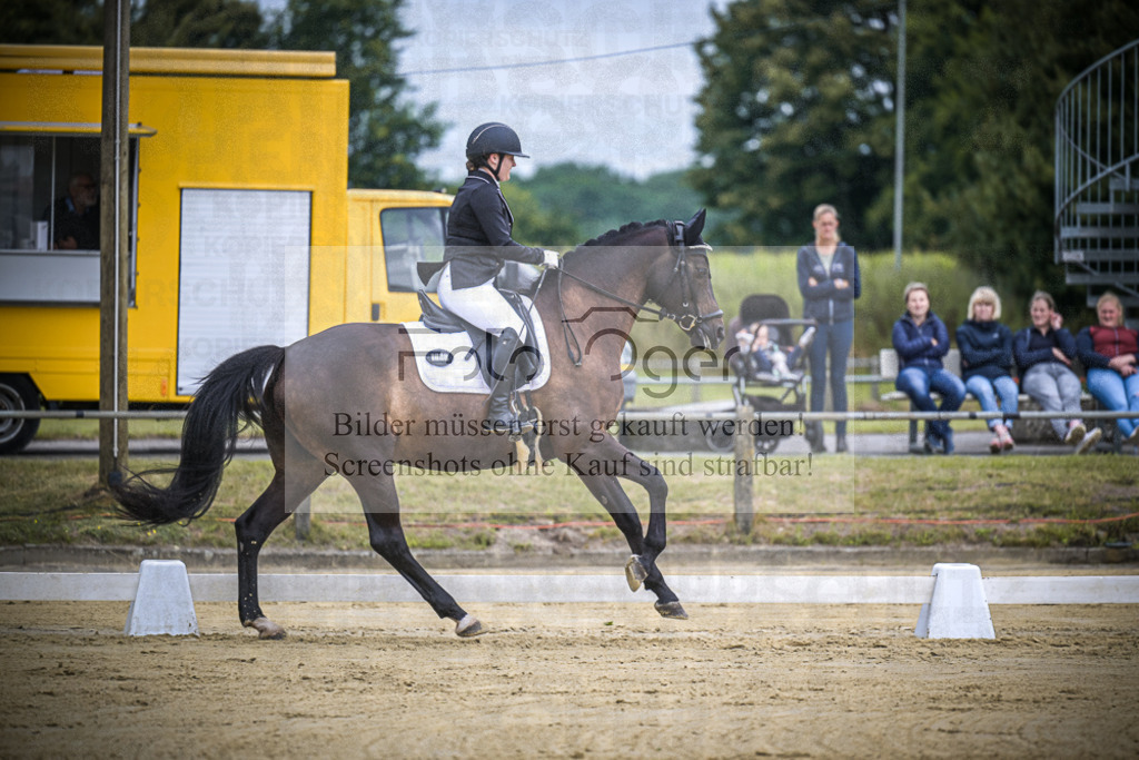DOS_6751 | Entdecke hochwertige Reitturnierfotos von Foto Oger. Professionell, emotional und authentisch – jetzt Lieblingsmomente im Shop bestellen.Deutschlandweite Turnierfotografie. - Realisiert mit Pictrs.com