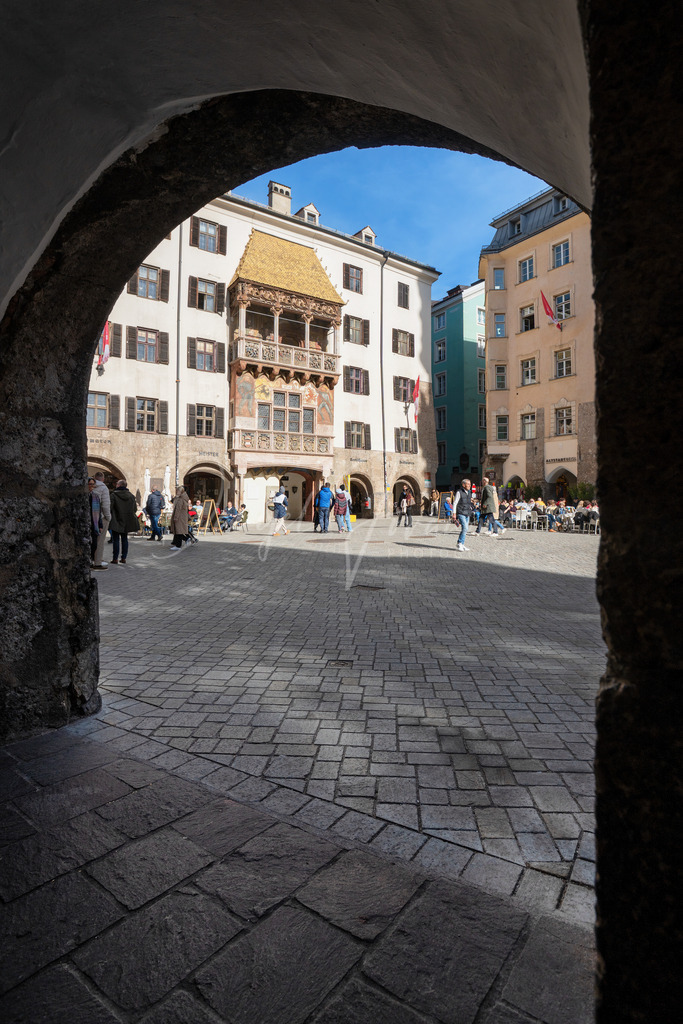 Goldenes Dachl | Blick aus den Lauben auf das Goldene Dachl