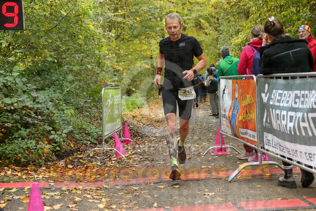 251026_1222_EX1_0204 | Sportfotografie im Rhein-Sieg Kreis, Köln, Bonn, NRW, Rheinland Pfalz, Hessen, etc. Unser Tätigkeitsfeld umfasst den Laufsport vom Volkslauf über den Marathon, Duathlon, Triathon bis zum Ultralauf wie Kölnpfad Ultra oder Schindertrail.