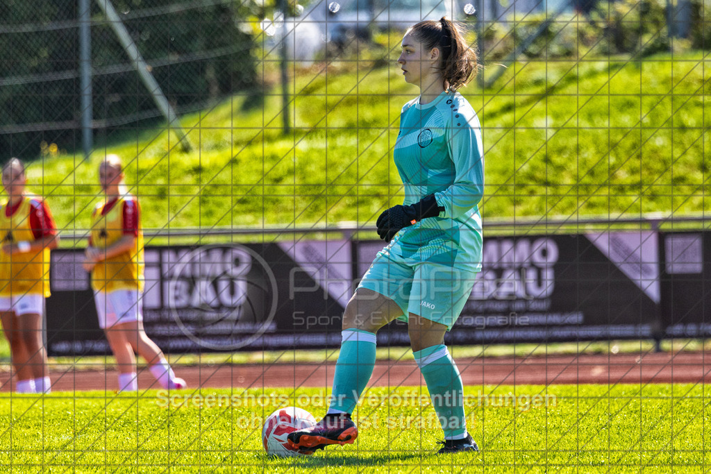 20260906_121742_0229-Bearbeitet_(c)_by_PhotoPeet | #,1.FC Donzdorf (weiß) vs. 1.FC Heidenheim 1846 (rot), Fußball, Frauen-Verbandspokal Gruppe 2, 2. Runde, Saison 2026/2027, Rasenplatz Lautertal Stadion, Süßener Straße 16, 73072 Donzdorf, 06.09.2026 - 11:00 Uhr,Foto: PhotoPeet / Sport- &amp; Eventfotografie / Peter Harich