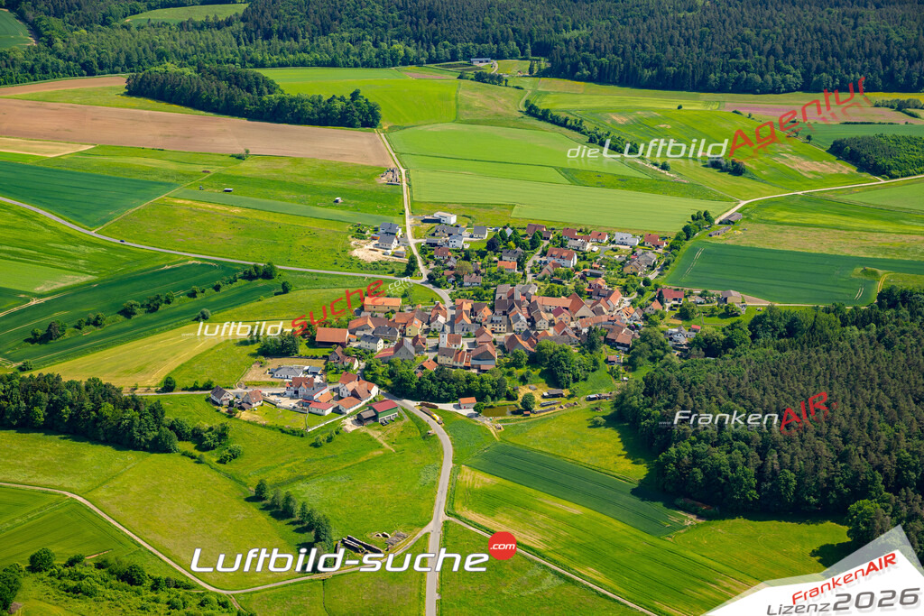 Die Luftaufnahme Reutersbrunn - Ebern wurde 2022 vom Flugzeug aus (keine Drohne) erstellt. Hohe Auflösung -für große Poster und Wandbilder geeignet - Garantiert!