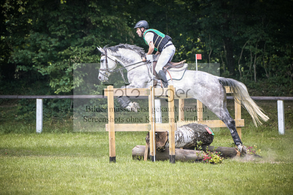 DOS_6416 | Entdecke hochwertige Reitturnierfotos von Foto Oger. Professionell, emotional und authentisch – jetzt Lieblingsmomente im Shop bestellen.Deutschlandweite Turnierfotografie. - Realisiert mit Pictrs.com