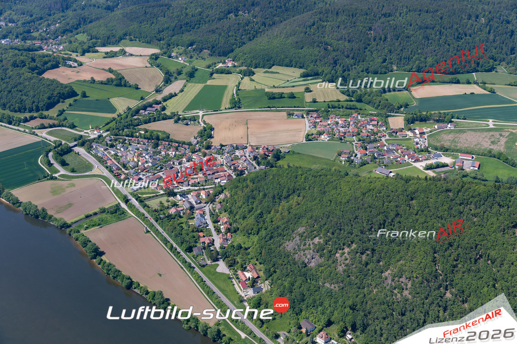 Die Luftaufnahme Sulzbach-an-der-Donau - Donaustauf wurde 2021 mittels Flugzeug (keine Drohne) erstellt. Hohe Auflösung -für große Poster und Wandbilder geeignet!