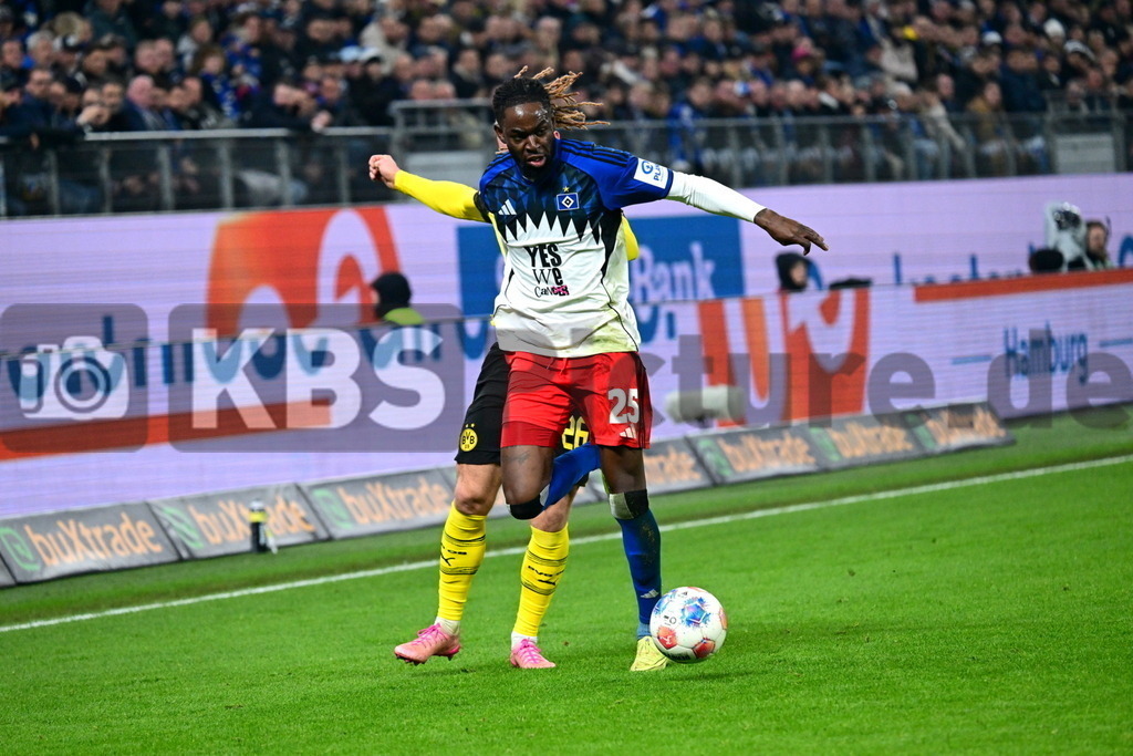KBS Picture_HSV-Dortmund_069 | v.v. Torunarigha Jordan (HSV) , Ryerson Julian (Bor. Dortmund) , Sportplatz :  Volksparkstadion, - Realisiert mit Pictrs.com