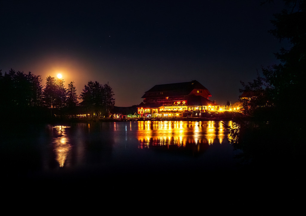 MPI_Sehenswürdigkeiten_0016 | Abendliche Mondstimmung über dem Mummelsee  - Realisiert mit Pictrs.com
