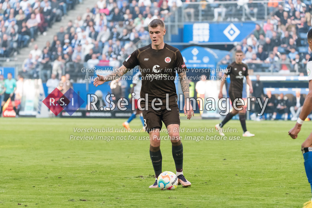 Fußball, Saison 2022/23, 2. Bundesliga, Hamburger SV - FC St. Pauli, Volksparkstadion (Hamburg), 21.04.2023, 29. Spieltag | Eric Smith (#8, FCSP)
