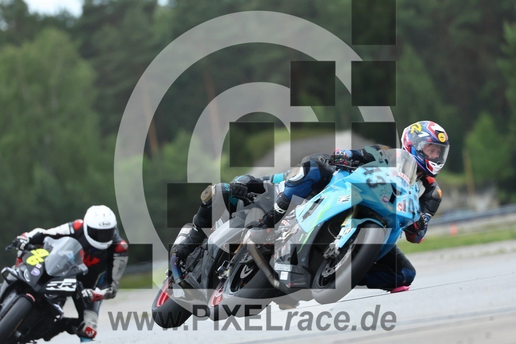 0143-20250608_11245 | Schöne Erinnerungen an spannende Momente - das festzuhalten ist unser Job. PIXELrace.de ist seit 2003 auf den Rennstrecken Europas unterwegs um die Action draußen beim Fahren und die wunderbare Stimmung imm Fahrerlager für euch einzufangen.