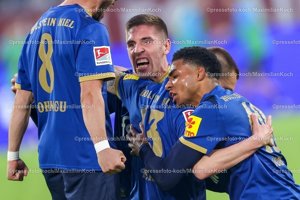 F9510042601100 | 10.04.2026, Fußball, Fortuna Düsseldorf - Holstein Kiel, 2. Fußball Bundesliga, Herren, Merkur Spiel-Arena, 29. Spieltag, Saison 2025 2026: Torjubel nach dem Tor zum 2:1 durch Torschütze Ivan Nekic&nbsp; (Holstein Kiel #13)  zusammen mit   DFB regulations prohibit any use of photographs as image sequences and or quasi-video.