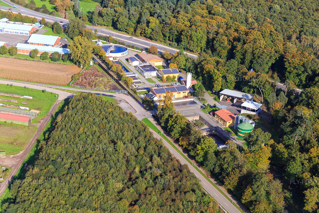 Luftbild: Kläranlage in Kandel im Bundesland Rheinland-Pfalz in Deutschland. Foto: IMG_074539.jpg vom 14.10.2014 durch Werner Riehm/FLY-FOTO.deKläranlage | VG Kandel