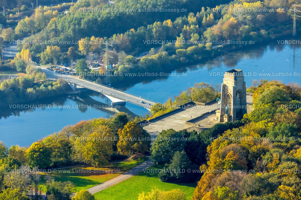 Dortmund221015141Hohensyburg | Luftbild, Hengsteysee, Hohensyburg Kaiser-Wilhelm-Denkmal, Herbstwald, Bikertreff am Seeufer der Ruhrbrücke, Syburg, Dortmund, Ruhrgebiet, Nordrhein-Westfalen, Deutschland