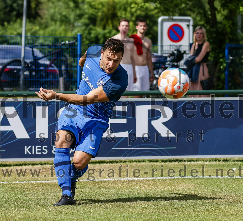 2023-07-08_039_FC_Langengeisling_gegen_TSV_Buchbach | Erding, Deutschland, 08.07.2023:
Fußball, Bezirksliga Oberbayern Ost 2023 / 2024, Testspiel, FC Langengeisling gegen TSV Buchbach, Endergebnis: 0:6

Andreas Buchberger (FC Langengeisling, #8)

Foto: Christian Riedel / fotografie-riedel.net