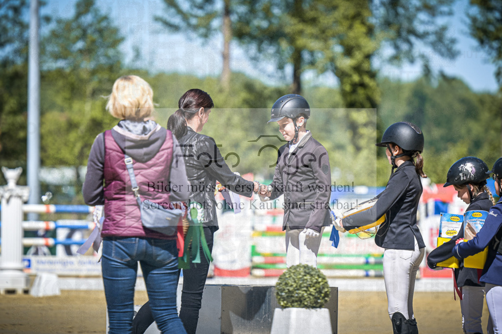 DOS_8089 | Entdecke hochwertige Reitturnierfotos von Foto Oger. Professionell, emotional und authentisch – jetzt Lieblingsmomente im Shop bestellen.Deutschlandweite Turnierfotografie. - Realisiert mit Pictrs.com