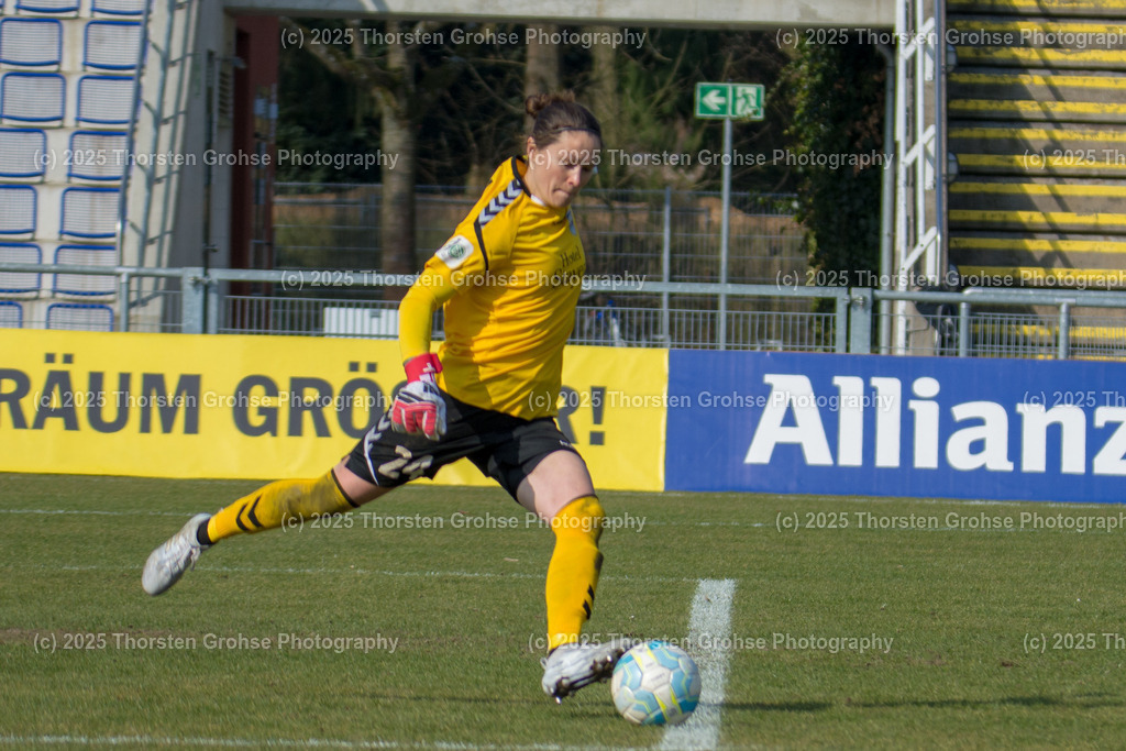 Fussball-BL Frauen 1. FFC Frankfurt vs. FF USV Jena | Erin McLeod #24 (FF USV Jena); Fussball-BL Frauen 1. FFC Frankfurt vs. FF USV Jena, Fussball-Bundesliga Frauen am 25.03.2018 im Stadion am Brentanobad in Frankfurt/Main, (Deutschland) - Realisiert mit Pictrs.com