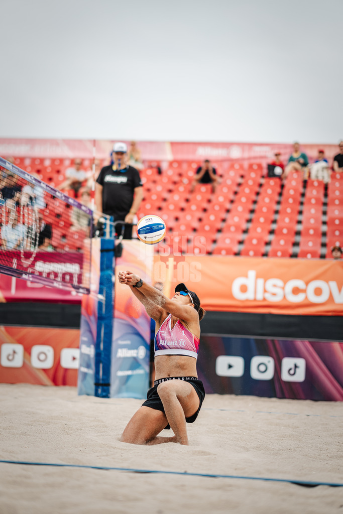 Beachvolleyball | Frauen | Allianz German Beach Tour 2024 | Tourstop Kühlungsborn 2 | 15.08.2024 | Leonie Klinke spielt den Ball