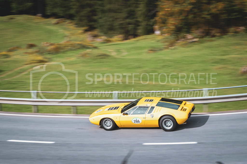 21. Arosa ClassicCar 2025 - 7. =September= 2025 | Daniel Riediker aus Vaduz (UE) in einem De Tomaso Mangusta aus dem Jahre 1970 mit Startnummer 266 am Arosa ClassicCar 2025 in der Kategorie Classic Trophy..@arosaclassiccar, @arosa.official, #arosaclassiccar, #arosa, #76curves, #classiccarBild: Sportfotografie Markus Aeschimann | www.markus-aeschimann.ch - Realisiert mit Pictrs.com