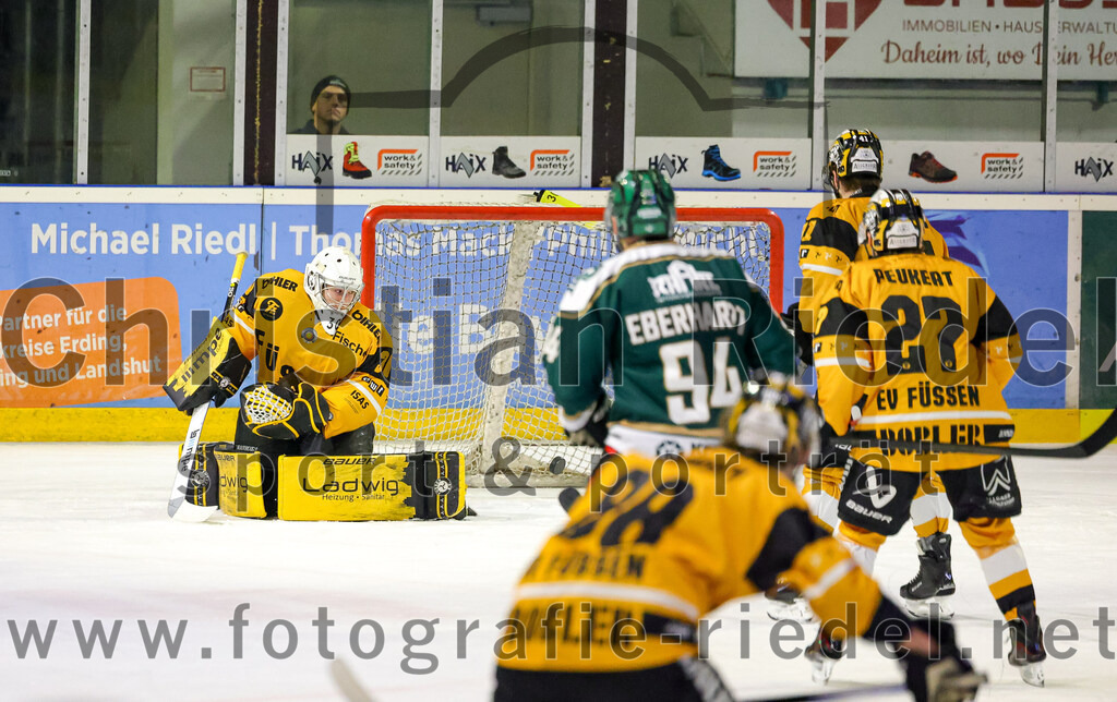 2026-02-27_109_TSV_Erding_gegen_EV_Fuessen | Erding, Deutschland, 27.02.2026:Eishockey, Oberliga Süd 2025 / 2026, 51. Spieltag, TSV Erding gegen EV Füssen, Endergebnis: 2:4Torwart Timotej Pancur (EV Füssen, #30)Foto: Christian Riedel / fotografie-riedel.net