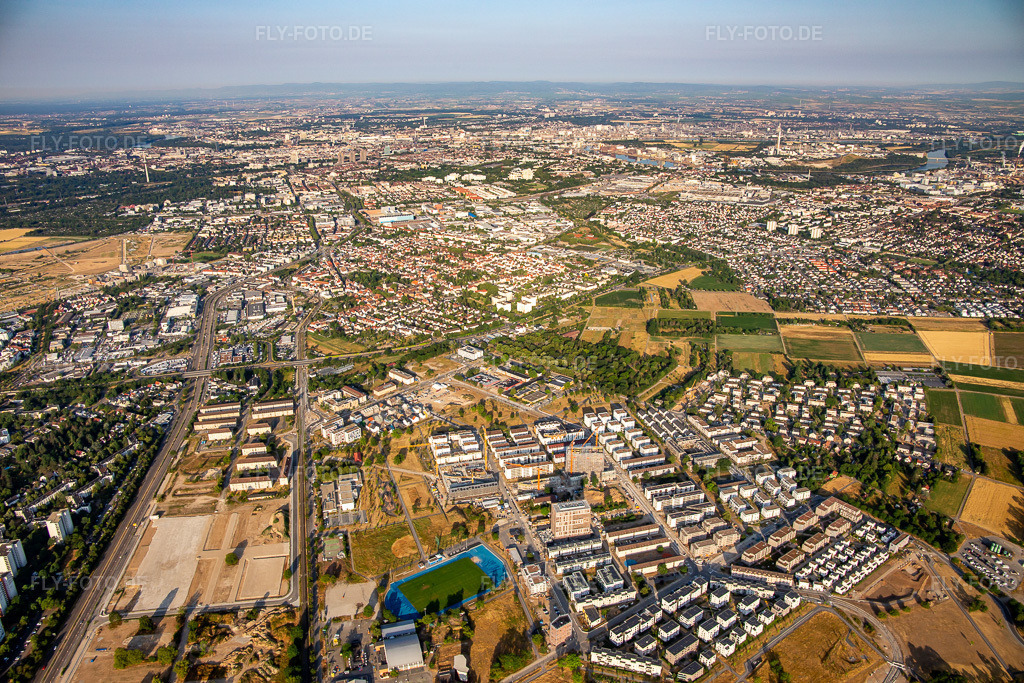 Luftbild: Ortsansicht von Nordosten im Ortsteil Käfertal in Mannheim im Bundesland Baden-Württemberg in Deutschland. Foto: IMG_136978.jpg vom 24.06.2023 durch Werner Riehm/FLY-FOTO.de