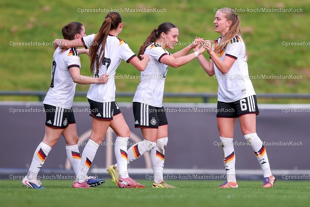 DFB16042601052 | 16.04.2026, Essen, Fußball, UEFA Womens UNDER 19 Championship qualification, Germany - France, Stadion Uhlenkrug, Saison 2025 / 2026: Torjubel nach dem Tor zum 2:1 durch Torschütze Helen Börner (Deutschland U19 #17)  zusammen mit  Marie Gmeineder (Deutschland U19 #06) Leonie Köpp (Deutschland U19 #09) Felicia Sophie Sträßer (Deutschland U19 #02)  DFB regulations prohibit any use of photographs as image sequences and or quasi-video.