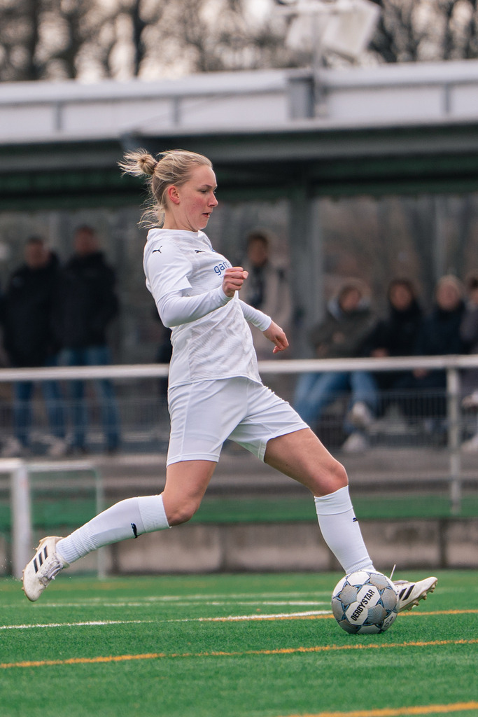 Fußball I Frauen I Saison 2025-2026 I Landesliga Weser-Ems I 13. Spieltag I BW Lohne - SV Olympia Uelsen I 9148 | jns.sportfotos - Realisiert mit Pictrs.com