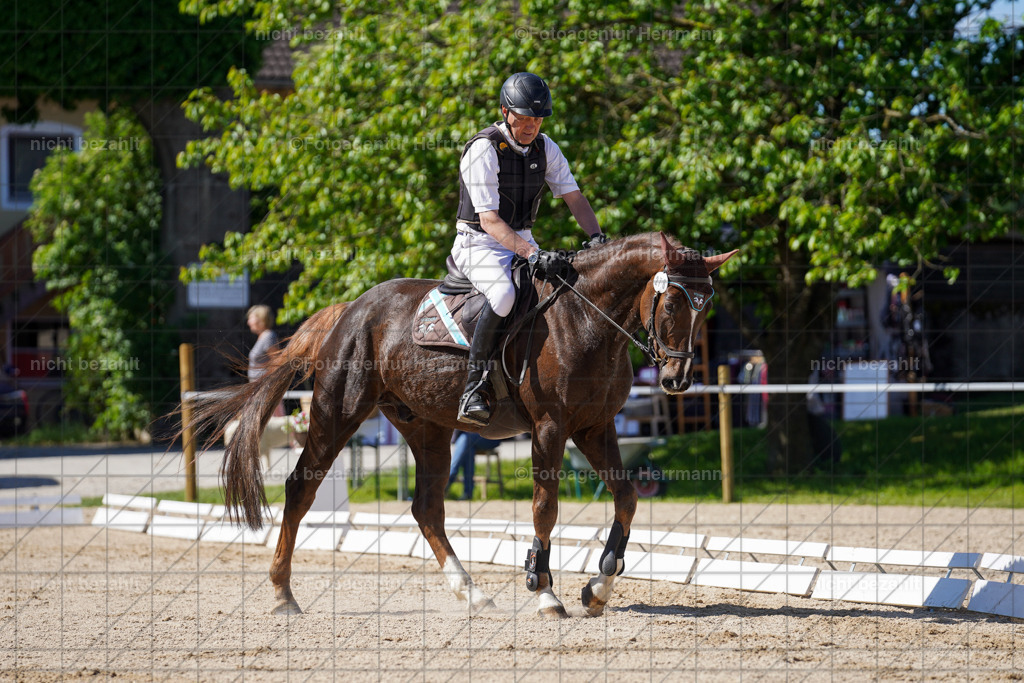 20240518-FAH03023 | rbilder, Turnierfotografen ayern, Fotoagentur Herrmann, Geländeturnier, Springbilder, Dressurbilder, Jungpferdefotograf