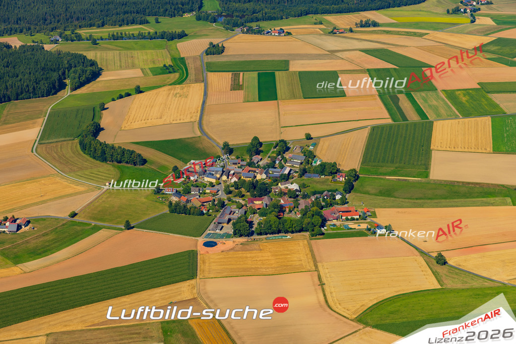Höflas Konnersreuth Bild- Das Luftbild wurde 2025 vom UL-Flugzeug heraus erstellt ( keine Drohne ) - Hochauflösende Luftaufnahme -Nicht vergleichbar mit Google Maps oder Satelittenbilder- Die Geschenkidee !Mit Lizenz und Bildrechte bestellbar