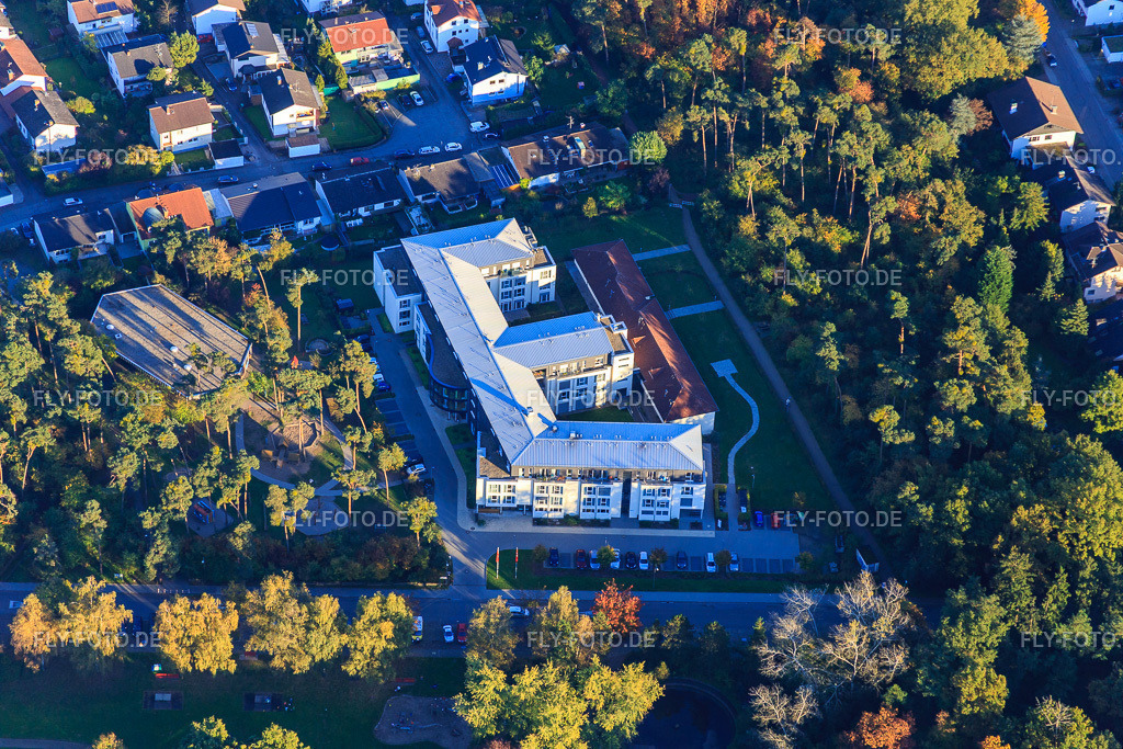 Johanniter-Haus Lorsch https://www.johanniter.de/johanniter-seniorenhaeuser/standorte/johanniter-haus-lorsch/ | Luftbild: Johanniter-Haus Lorsch https://www.johanniter.de/johanniter-seniorenhaeuser/standorte/johanniter-haus-lorsch/ in Lorsch im Bundesland Hessen in Deutschland. Foto: IMG_074988.jpg vom 18.10.2014 durch Werner Riehm/FLY-FOTO.de - Realisiert mit Pictrs.com