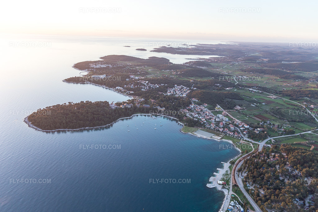Aerial view: View of the town in Rovinj in the state Gespanschaft Istrien, Croatia. – Photo: IMG_106184.jpg taken on 04/13/2018 by Werner Riehm/FLY-FOTO.com – Resolution of the original: 5472 x 3648 px