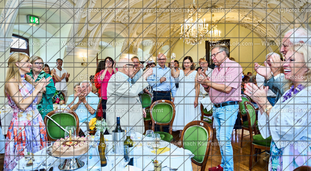 ALP9673_XXXX-Chopin-Festival_Torte_Kanitzer Theodor | (C)FotoLois.com, Alois Spandl. XXXX. Chopin-Festival in der Kartause Gaming, DINNERKONZERT mit Vera Kostner (Violine), Manfred Wagner-Artzt (Klavier), Clara Biermasz (Klavier), Lieke Te Winkel (Violine) und Adam Javorkai (Violoncello) im Prätatensaal, Sa 17. August 2024.