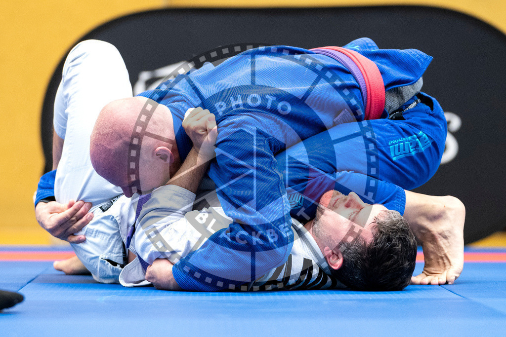 20231118PBB11309 | Fighters compete during the AJP Tour 600 Frankfurt Championship in Frankfurt/Main, Germany, on November 18, 2023.