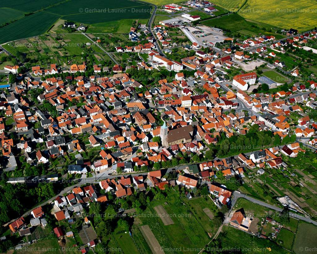 2634610 | KüLLSTEDT 09.06.2006 Stadtansicht vom Stadtrand angrenzend an landwirtschaftliche Feldern  in Küllstedt im Bundesland Thüringen, Deutschland // City view from the outskirts with adjacent agricultural fields  in Küllstedt in the state Thuringia, Germany Foto: Gerhard Launer