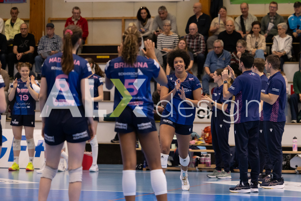 Volleyball I Frauen I Saison 2025-2026 I Volleyball NLA | Women I 1/2 Finals I  VC Kanti Schaffhausen - Sm'Aesch Pfeffingen I 07.03.2026 | 23 Emma Ellis (USA) (Sm'Aesch Pfeffingen) – Diagonalangriff - Realisiert mit Pictrs.com