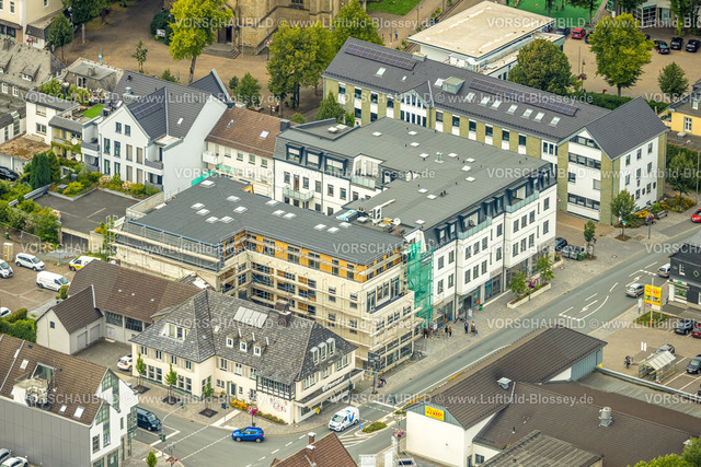Warstein240713276 | Luftbild, Rathaus Stadtverwaltung, Baustelle im Stadtzentrum mit Neubau Wohngebäude an der Hauptstraße, Warstein, Sauerland, Nordrhein-Westfalen, Deutschland