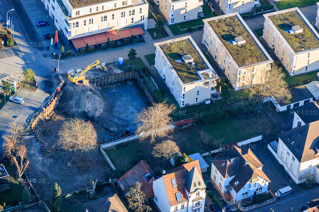 Luftbild: Baugrube zur Erweiterung der Wohnanlage Im Stadtkern in Wörth am Rhein im Bundesland Rheinland-Pfalz in Deutschland. Foto: IMG_152631.jpg vom 31.12.2025 durch Werner Riehm/FLY-FOTO.de