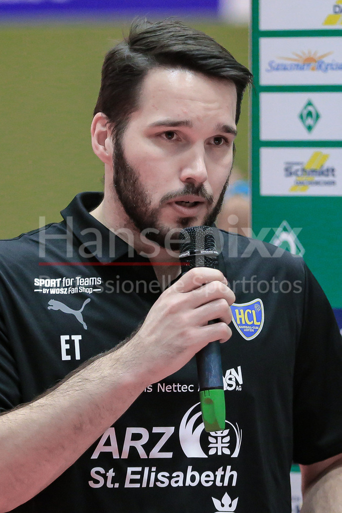 Handball, 2. Bundesliga Frauen, SV Werder Bremen - HC Leipzig | v.li.: Erik Töpfer (Trainer, HC Leipzig) während der Pressekonferenz nach dem Spiel, Portrait, Nahaufnahme, Einzelfoto, Einzelbild