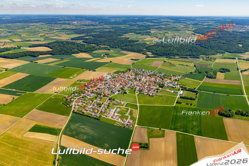 Die Luftaufnahme Muendling - Harburg wurde 2022 vom Flugzeug aus (keine Drohne) erstellt. Hohe Auflösung -für große Poster und Wandbilder geeignet - Garantiert!