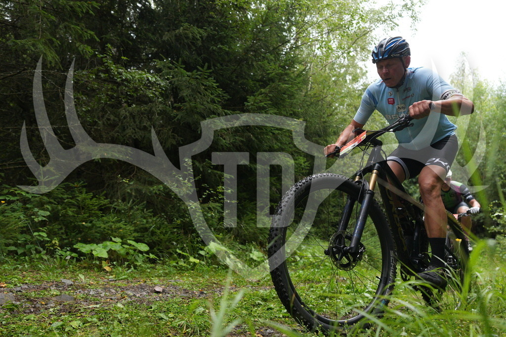 A6703417 | Fotogalerie der Treibjagd im Dunkelwald - Dein MTB Etappenrennen im Erzgebirge - Realisiert mit Pictrs.com