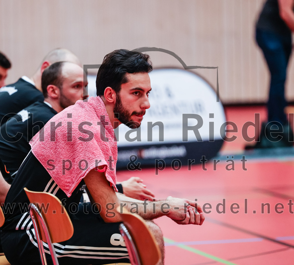 2022-05-15_024_SpVgg_Altenerding_gegen_TSV_Muenchen-Forstenried | Erding, Deutschland, 15.05.2022:
Basketball, Bezirksliga 2021 / 2022, Play-Offs, SpVgg Altenerding gegen TSV München-Forstenried, Endergebnis: 55:57

Marlo Gajic (TSV München-Forstenried, #8)

Foto: Christian Riedel / fotografie-riedel.net