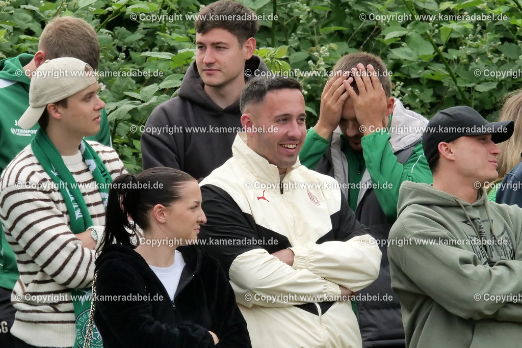 Fußball : Bezirksliga : TV Voerde - FC Sterkrade 72 | Fußball : Bezirksliga : TV Voerde - FC Sterkrade 72 am 25.05.2025 in Voerde - Realisiert mit Pictrs.com