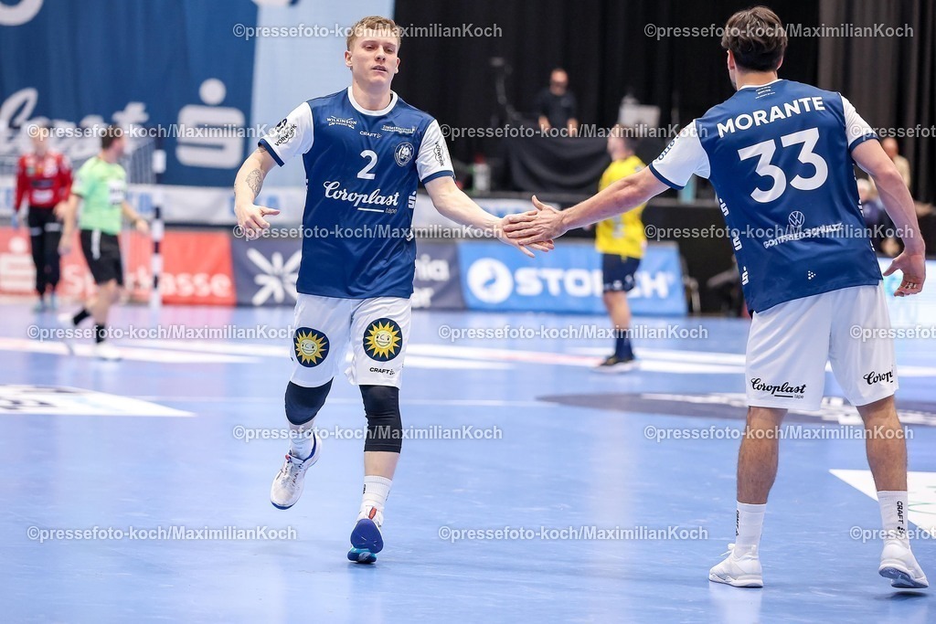 BHC16112501021 | 16.11.2025, Handball, HBL, Bergischer HC - Rhein-Neckar Löwen, Mitsubishi Electric HALLE Düsseldorf: Noah Beyer (BHC #02) jubelnd nach verwandeltem Siebenmeter