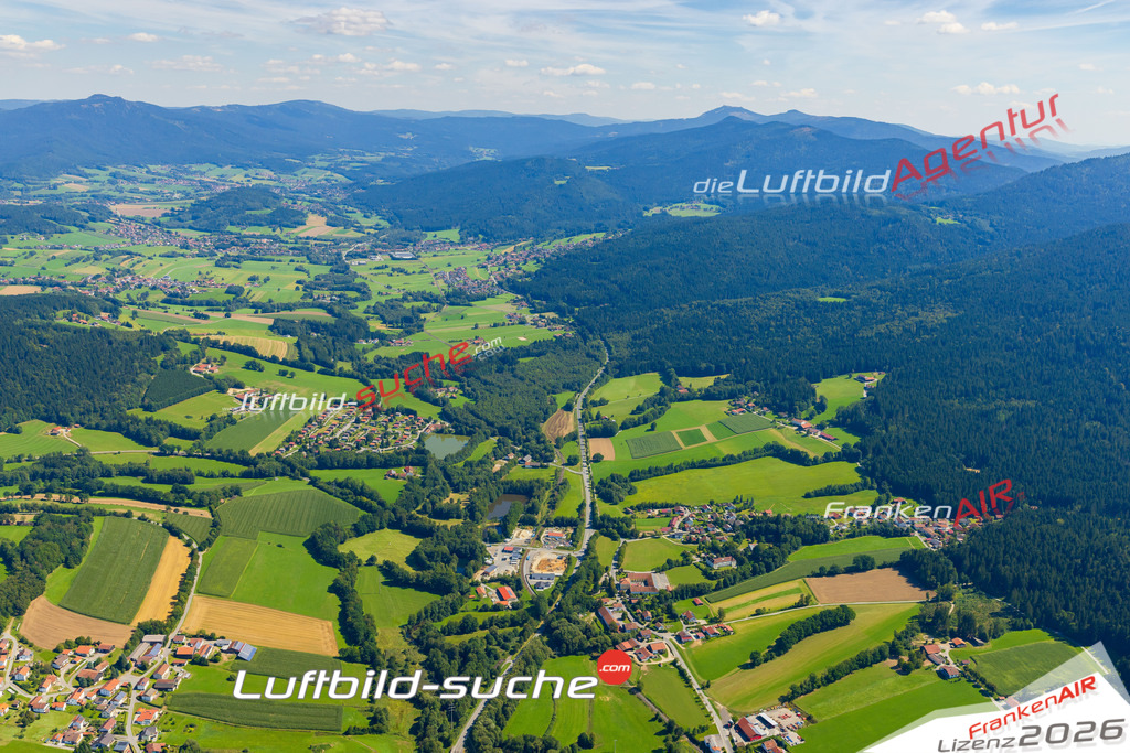 Luftaufnahme der Stadt Hohenwarth - Die Luftaufnahme wurde 2025 vom UL-Flugzeug heraus erstellt ( keine Drohne ) - Hochauflösende Luftaufnahme - für professionelle Ausdrucke geeignet. Die Geschenkidee !Mit Lizenz und Bildrechte bestellbar