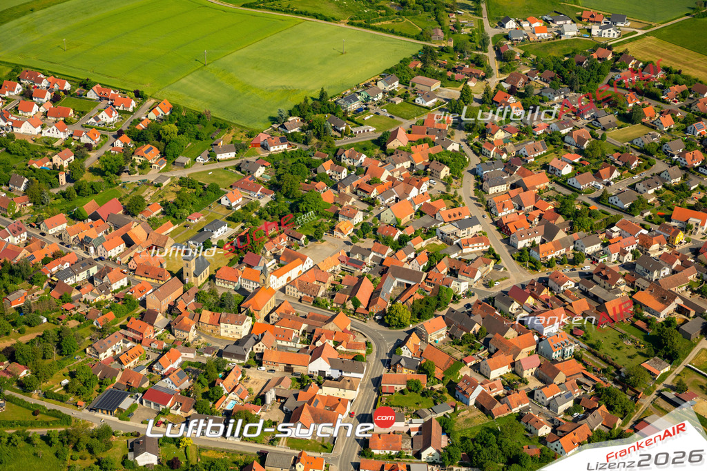 Das Luftbild zeigt Westheim Knetzgau - Die Luftaufnahme wurde 2023 vom UL-Flugzeug aus erstellt ( keine Drohne ) - Hochauflösende Luftaufnahme - Für grossformatige Ausdrucke geeignet. Die Geschenkidee !Mit Lizenz und Bildrechte bestellbar