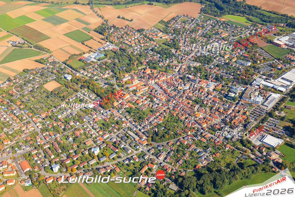 Die Luftaufnahme der Stadt Bad Rodach wurde vom UL-Flugzeug heraus erstellt ( keine Drohne )- hohe Auflösung für beste Qualität