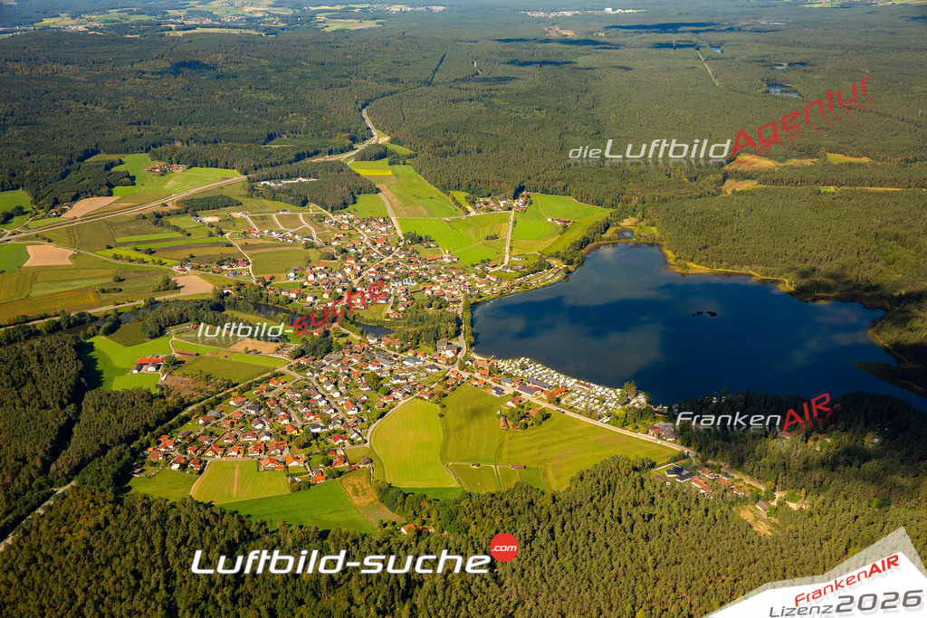 Das Luftbild zeigt : Neubäu am See Roding - Die Luftaufnahme wurde 2023 vom UL-Flugzeug aus erstellt ( keine Drohne ) - Hochauflösende Luftaufnahme - Für grossformatige Ausdrucke geeignet. Die Geschenkidee !Mit Lizenz und Bildrechte bestellbar