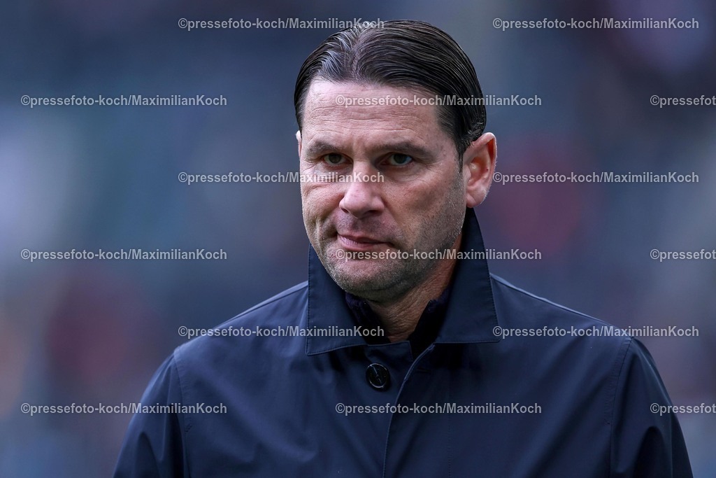 BMG21022501003 | 22.02.2025, Fußball, Borussia Mönchengladbach - FC Augsburg, 1. Fußball Bundesliga, Borussia-Park, Saison 2024 2025: Trainer Gerardo Seoane (Cheftrainer Mönchengladbach) Mimik DFB regulations prohibit any use of photographs as image sequences and or quasi-video.