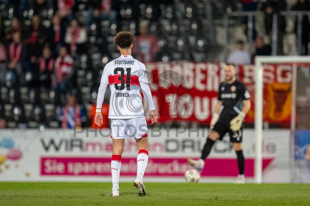 VfB Stuttgart II vs. FC Energie Cottbus, Fussball, 3.Liga, 27. Spieltag, Saison 2025/2026, 03.03.2026 | Noah Darvich (VfB Stuttgart II, #31),VfB Stuttgart II vs. FC Energie Cottbus, Fussball, 3.Liga, 27. Spieltag, Saison 2025/2026, 03.03.2026Foto: photosbyphips/Philip Ziegler