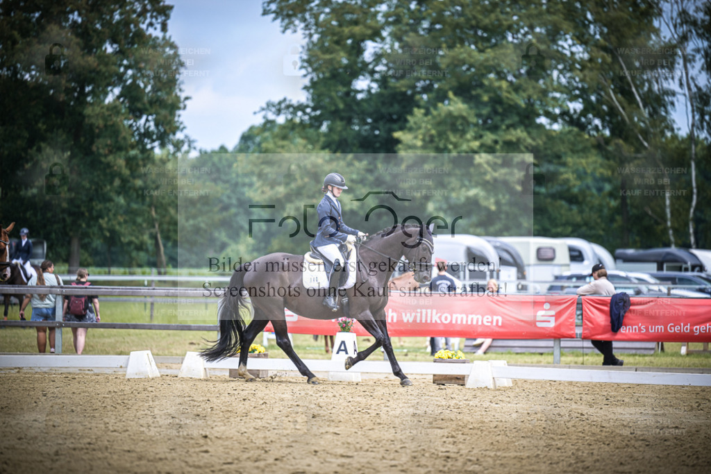DOS_6003 | Entdecke hochwertige Reitturnierfotos von Foto Oger. Professionell, emotional und authentisch – jetzt Lieblingsmomente im Shop bestellen. - Realisiert mit Pictrs.com