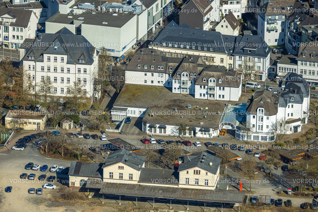 Olpe250307791Mitte | Luftbild, ehemaliger Bahnhof Olpe, Am Bahnhof, Altes Lyzeum (Musikschule) und Einkaufszentrum, Olpe-Stadt, Olpe, Sauerland, Nordrhein-Westfalen, Deutschland