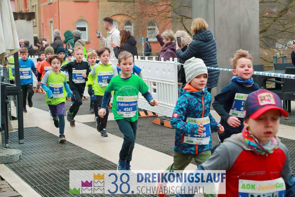 400m AOK Junior Cup | 3 Koenigslauf 2024 400m AOK Junior Cup - Realisiert mit Pictrs.com