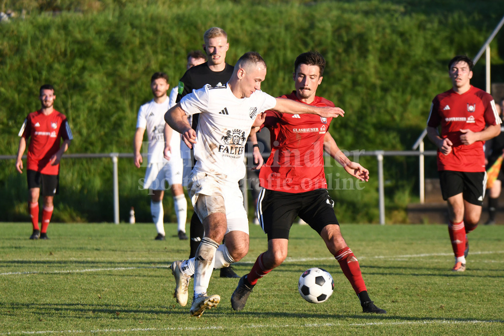 Bezirksliga Ost: SpVgg Ruhmannsfelden : FC Künzing | Felix Brunner  (SpVgg Ruhmannsfelden) Torschütze zum 1:0 Siegtreffer - Realisiert mit Pictrs.com