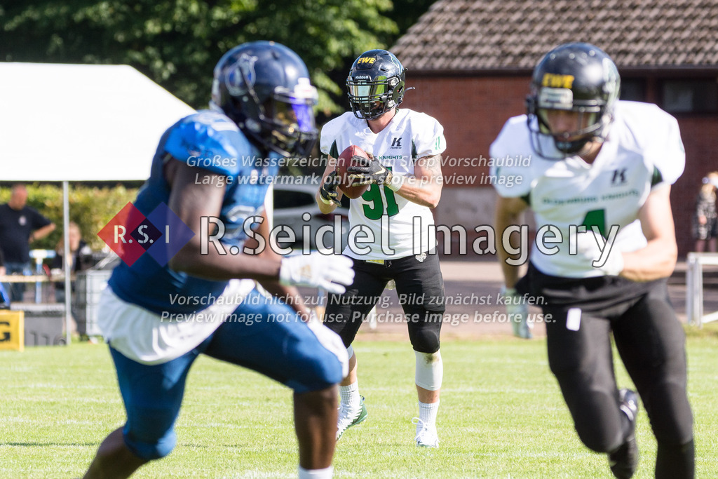 American Football, Saison 2022, Regionalliga Nord, Hamburg Blue Devils - Oldenburg Knights, Dr.-Hermann-Schnell-Sportplatz (Hamburg), 06.08.2022, 07. Gameweek | Jannik Birk (#91, Oldenburg)